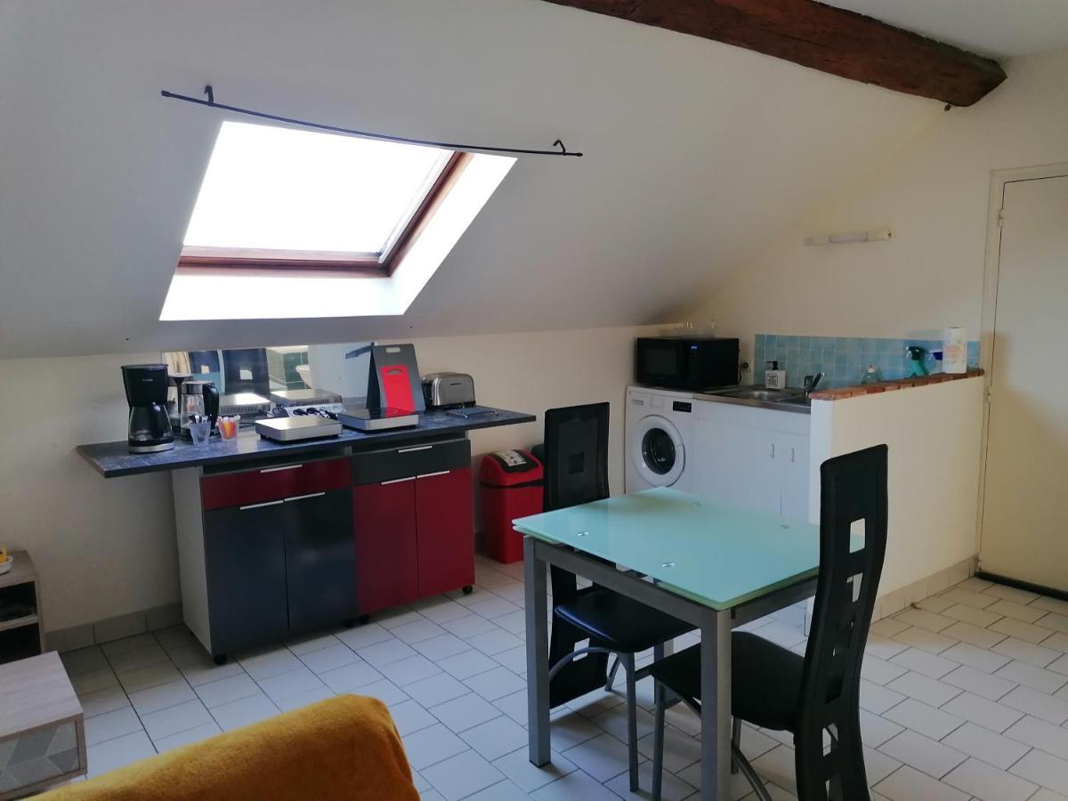 Appartement T2 avec parking privé à Doué la fontaine Extérieur photo